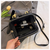 Sac à main plissé personnalisé avec logo, pochette en cuir grainé, poignée supérieure souple, sac bandoulière à fermoir, vente directe d'usine pour femmes