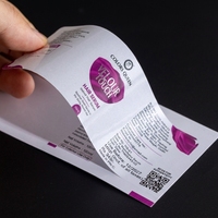 Autocollants d'emballage imperméables personnalisés imprimés sur mesure, étiquettes de produits avec logo personnalisé pour la promotion et l'utilisation en épicerie