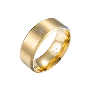 Anello Yiwu DAICY per Uomo, Design Ispirato a The Witcher 3, Placcato Oro, Acciaio Inossidabile 316L con Incisione, Regalo per Fidanzato - Product Image 1