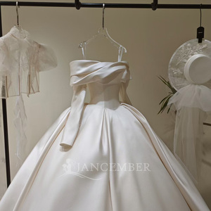LY103 Vestido de novia glamuroso de satén con cuello barco y corte imperio, con corsé - Product Image 5