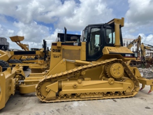 รถดันดินตีนตะขาบ CAT D5M มือสอง เครื่องยนต์เดิม 3.6CBM ใบมีด S-Blade พร้อมริปเปอร์ด้านหลัง สภาพดี เหมาะสำหรับงานปรับระดับถนนและงานดิน - Product Image 1