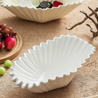 Grote capaciteit witte keramische fruit- en snack schaal, modern minimalistisch design voor voedseldecoratie