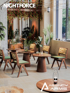 Ensemble de restaurant en bois massif de style vintage, tables et chaises en rotin, pour salon de thé, café, salles de réunion et de repos - Product Image 1