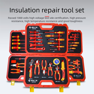 طقم أدوات إصلاح السيارات الكهربائية من ويلدماستر، يشمل مفكات يدوية معزولة من الفولاذ المقاوم للصدأ VDE، كماشة، مفتاح ربط بسقاطة، ومجموعة مقابس - Product Image 2