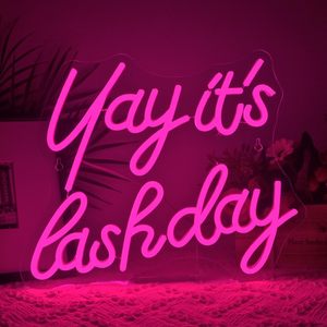 Insegna al Neon 'Yay It's Lash Day' con Luce LED Rosa, Connettività USB e Interruttore Dimmerabile per Decorazione Murale Domestica - Product Image 1