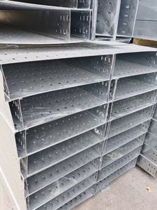 Goulotte de câblage perforée ventilée en acier galvanisé robuste avec capacité de 60 câbles et finition anti-corrosion - Product Image 5