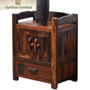 Credenza in Legno Massello Stile Cinese Tradizionale - Mobile Contenitore a Doppia Anta con Fascino Vintage per Angolo Esterno/Balcone - Product Image 6