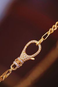 Xinfly Joyería Fina, Collar con Colgante Solitario Triangular y Cadena Cubana con Iniciales Personalizadas en Oro de 18K, Joyería de Fantasía para Mujer - Product Image 5