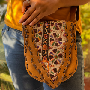 Banjara-Bolso con bordado Vintage para mujer, bandolera de cuero étnico - Product Image 1