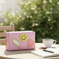 Sac de rangement en nylon mini peluche économique brodé en gros, porte-monnaie à fermeture éclair portable avec logo pour filles