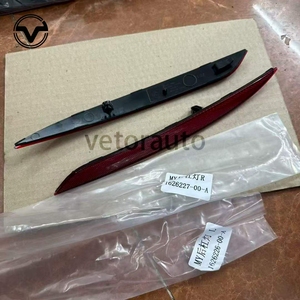 Set di Coperchi Riflettenti Posteriori OEM 1495817-00-C Sinistro e 1495818-00-C Destro per Paraurti Posteriore <span class=keywords><strong>Tesla</strong></span> <span class=keywords><strong>Model</strong></span> <span class=keywords><strong>Y</strong></span> 2020-2024 - Product Image 4