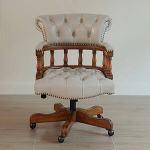 Chaise pivotante de bureau à domicile avec roulettes, base en bois, en cuir, américaine et européenne Chaise de bureau Boss réglable en hauteur. - Product Image 4