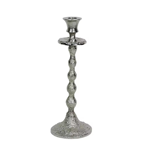Portavelas de Aluminio Plateado de Lujo, Hechos a Mano, Modernos y Elegantes, para Decoración Navideña del Hogar y Hoteles - Product Image 3
