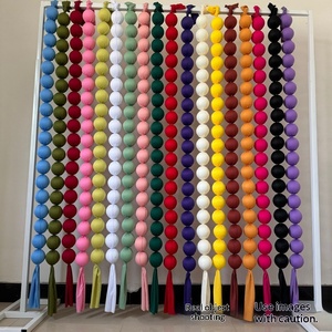 Guirlande <span class=keywords><strong>de</strong></span> boules en tissu <span class=keywords><strong>de</strong></span> soie <span class=keywords><strong>et</strong></span> mousse, Art moderne, Décorations <span class=keywords><strong>de</strong></span> <span class=keywords><strong>mariage</strong></span>, Ornements <span class=keywords><strong>photo</strong></span> pour fond <span class=keywords><strong>de</strong></span> fenêtre <span class=keywords><strong>et</strong></span> mur, Nouveauté, Faible MOQ - Product Image 1