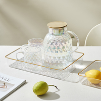 Assiette carrée moderne de luxe en plastique transparent écologique avec bord doré pour fruits, bonbons, graines de melon et collations de fête