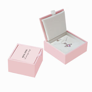 Empaque Rígido Tipo Libro de Cartón Blanco con Logotipo Personalizado Hecho a Mano, Laminación Mate para Caja de Anillos, Pulseras y Aretes - Product Image 5