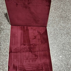 Manta de franela con diseño floral tejido, personalizada de fábrica, plegable y cálida, adecuada para picnics en interiores y exteriores en invierno, y para acampar. - Product Image 1