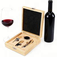 Lot de 4 Outils à Vin Modernes Écologiques en Acier Inoxydable et Bambou, Tire-Bouchon Automatique Carré avec Logo Gravé au Laser