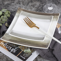 Assiettes carrées en porcelaine personnalisées P&T – Vaisselle jetable en céramique pour restaurants, banquets, mariages, réceptions et hôtels