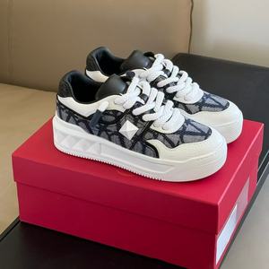 Zapatillas Deportivas con Plataforma y Bloques de Color con Monograma 2026, Transpirables, Casuales, para Mujer, para Patinar, Caminar a Diario - Product Image 1