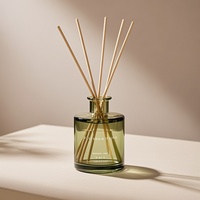 Coffrets de diffuseurs à roseaux classiques conçus pour améliorer l'ambiance de la pièce avec un flux de parfum constant et une présentation élégante