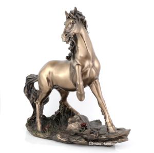 Sculpture de cheval en résine, statue de table faite à la main avec technique de moulage, figurine animale pour la décoration de la maison - Product Image 2