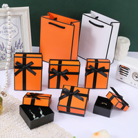Stock de marco blanco y negro para caja de regalo de papel de estilo delicado para joyería parte inferior de tapa estampada para pulsera collar embalaje de joyería