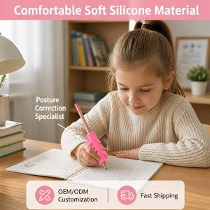 Portapenne in Gomma EPDM a Doppio Dito per Studenti delle Scuole Elementari, Correttore di Postura per la Scrittura dei Bambini, Personalizzabile - Product Image 4