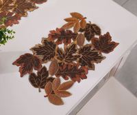Napperons et chemin de table modernes en érable couleur curry foncé, brodés ajourés, résistants à l'huile, pour Thanksgiving, la récolte d'automne et l'usage domestique