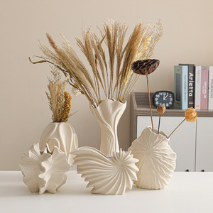 Florero de cerámica nórdico moderno, diseño transfronterizo blanco esmerilado, decoración suave creativa para sala de estar, esmalte mate para el hogar - Product Image 1