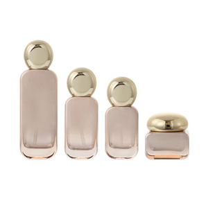 Bouteilles cosmétiques en verre vides à dégradé orange, pots carrés avec pulvérisateur à pompe, sérigraphie et finition givrée - Product Image 2