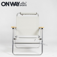 Chaise de plage blanche pliante extrêmement facile, chaise de réalisateur du Royaume-Uni avec accoudoirs en bois