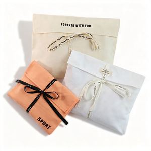 Sac enveloppe en toile de coton biologique durable et écologique avec logo personnalisé brodé, avec pochette anti-poussière pour bijoux et promotion de cadeaux - Product Image 1