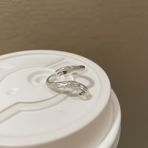 Vendita calda Trending moda oro placcato anelli fascia di lusso minimalista fiore intarsio gioielli per uomini e donne stile Casual all'ingrosso - Product Image 1