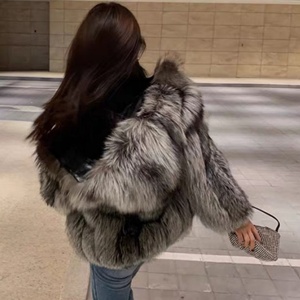 <span class=keywords><strong>Cappotto</strong></span> Invernale da <span class=keywords><strong>Donna</strong></span> <span class=keywords><strong>con</strong></span> Cappuccio in Pelliccia Sintetica Spessa e Morbida, Chiusura a Cerniera e Bordo in Pelliccia di Volpe, Stile High Street - Product Image 5