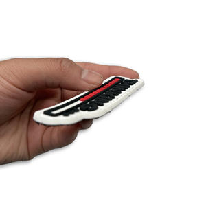 Insignias de Silicona de Alta Calidad con Logotipo Personalizado en Relieve, Parches de PVC Suave 3D, Etiquetas de Goma para Ropa - Product Image 5