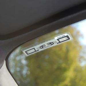 สติกเกอร์ RFID ป้องกันการงัดแงะแบบอิเล็กทรอนิกส์สำหรับติดกระจกรถยนต์ UHF สำหรับการจัดการทะเบียน<span class=keywords><strong>รถ</strong></span>ในลานจอด<span class=keywords><strong>รถ</strong></span> - Product Image 2