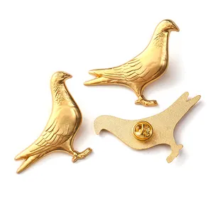 Großhandel günstigen Preis benutzer definierte Metall Pin Abzeichen 3d Taube Gold Farbe Anstecknadel