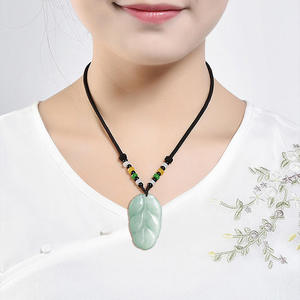 Pendentif en jade naturel de Birmanie en forme de feuille, bijoux pour femmes, design original, style chinois, cadeau avec certificat d'évaluation HJ86 - Product Image 4