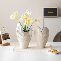 Vase plat en céramique mate semi-artisanale, design feuille de bananier, style minimaliste moderne, pour arrangement floral créatif, décoration de table de salon
