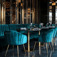 Meubles de café, de restaurant, de salon, canapé lounge en velours vert foncé, tables et chaises rondes pour restaurant