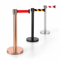 Poteau de guidage rétractable en acier inoxydable pour la gestion de foule et la gestion des files d'attente, idéal pour aéroports, hôtels, expositions et événements
