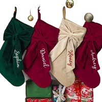 Chaussettes de Noël en velours, très mignonnes et ludiques, durables et écologiques, pour la décoration de la cheminée intérieure lors de fêtes à la maison