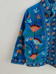 Veste Suzani en coton TNT faite à la main pour femmes, tenue artistique de festival avec broderie ethnique, manteau d'hiver pour style bohème - Product Image 3