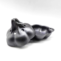 Grand rôtissoire à ail en fonte marron pré-culottée, idéale pour four de cuisine ou barbecue