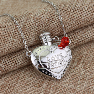 NUOVI Articoli WIZARDING WORLD Collana con Ciondolo Bottiglia dell'Amore Amortentia - Product Image 2