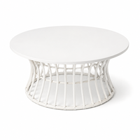 Table d'activités ronde en rotin rose pastel, jaune et blanc pour enfants, idéale pour les événements extérieurs, les anniversaires, les jardins d'enfants et la location.