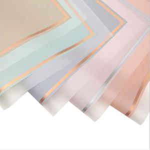 Papier d'emballage pour fleurs en plastique imperméable de style coréen 56*56,5 cm avec bord doré imprimé - Product Image 2