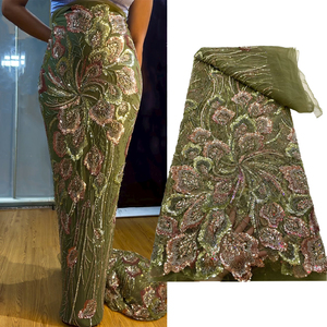 Tissu en dentelle tissée classique vert forêt mélangé argenté, lourdement perlé, motif floral, pour robe de mariée, robe de soirée XL7829 - Product Image 1