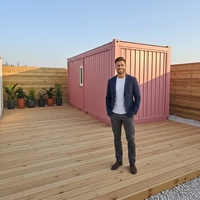 Maison conteneur en structure légère en acier à faible coût, fabriquée en Chine par InnoFuture, avec panneaux sandwich, design contemporain, étanche, pour usage résidentiel.